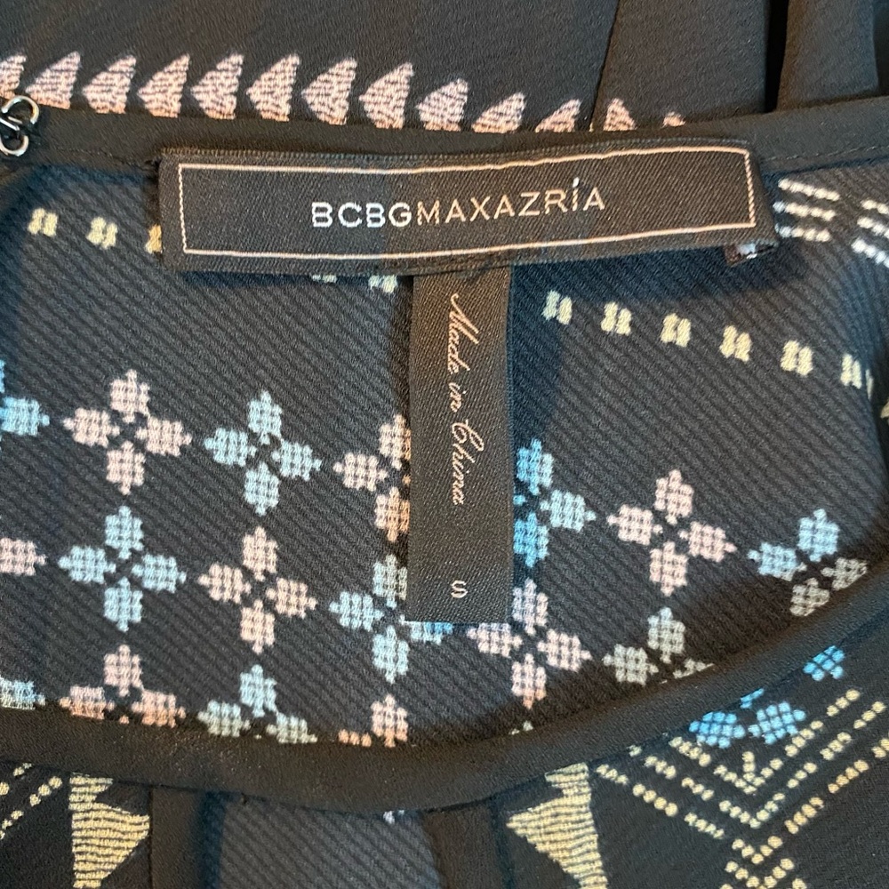 BCBGMaxAzria Black and Blue Aztec Patterned Dress Long Sleeves Keyhole Neckline - Picture 3 of 4